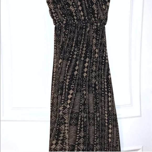 4-for-$25! ✨Tribal Printed Wrap Front Maxi Dress - Picture 7 of 8